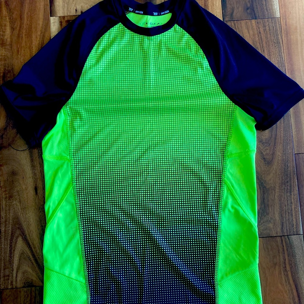⭐️⭐️Youth Boys Dry-Fit shirt Size Small
